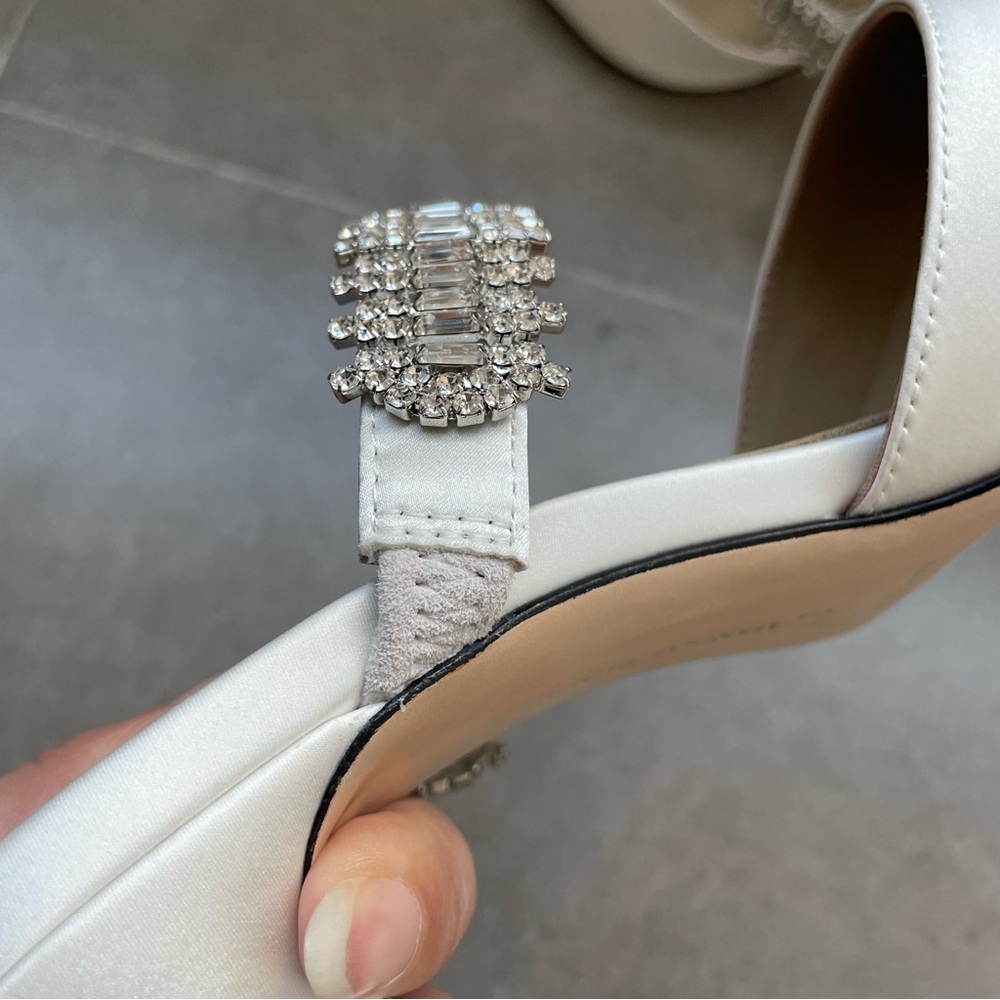 Manolo Blahnik Ivory Pointed Satin Mules with Crystal-Embellished Strap - Picture 6 of 10